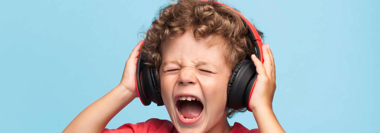 headphones-kids-hearing-loss